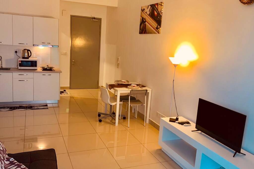 Cosy Studio Netflix Selfcheckin Cyberjaya 2 Exterior photo
